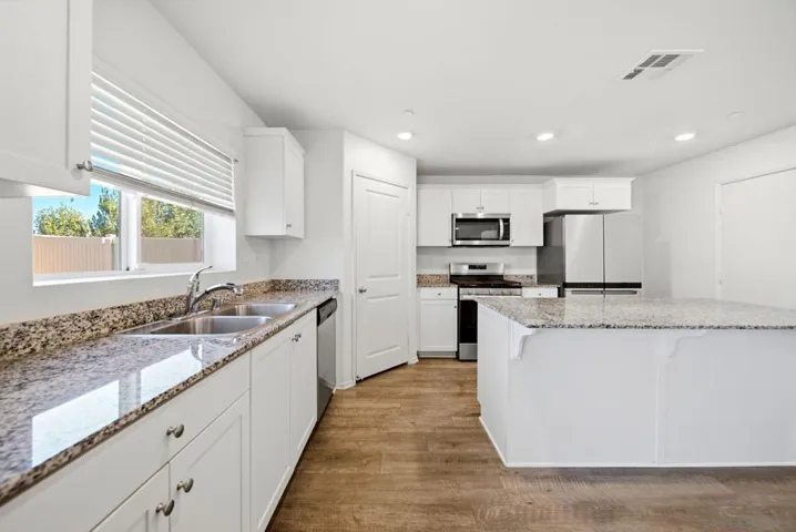 1255 Universal Way, Hemet, California 92543
