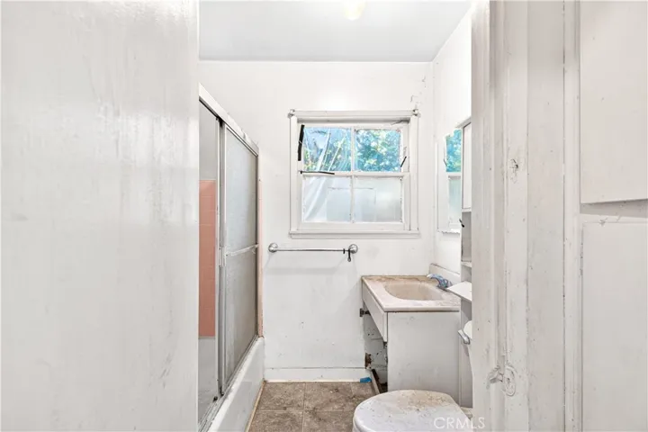 5807 Bevis Avenue, Sherman Oaks, California 91411