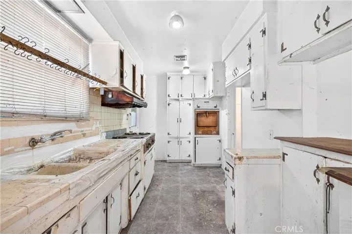 5807 Bevis Avenue, Sherman Oaks, California 91411