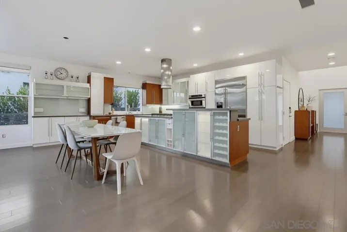 1306 Salisbury Rd, La Canada Flintridge, California 91012