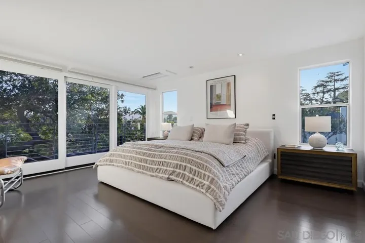 1306 Salisbury Rd, La Canada Flintridge, California 91012