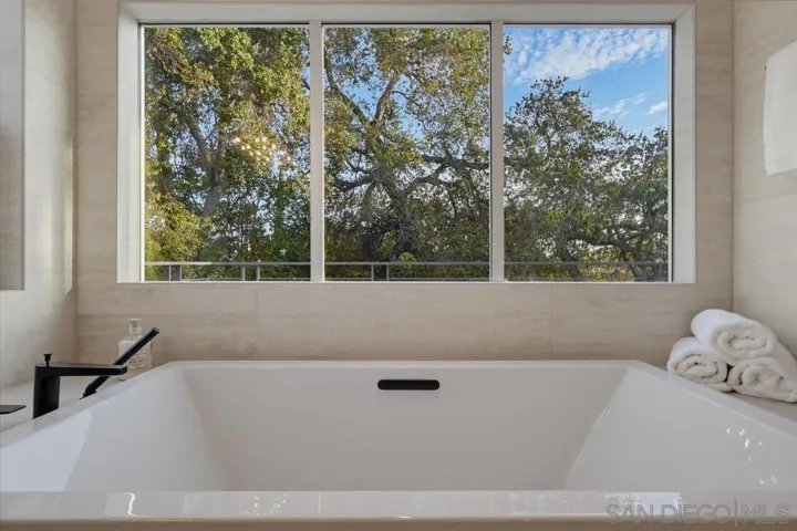 1306 Salisbury Rd, La Canada Flintridge, California 91012