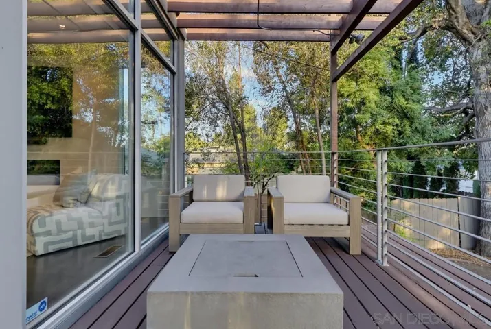 1306 Salisbury Rd, La Canada Flintridge, California 91012