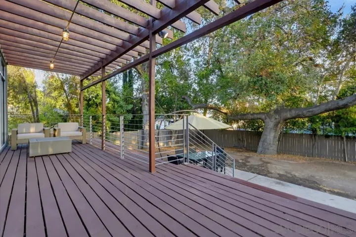 1306 Salisbury Rd, La Canada Flintridge, California 91012