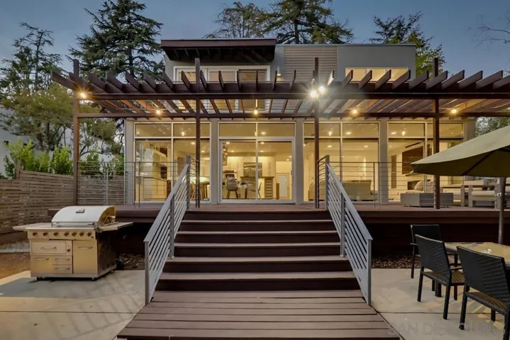 1306 Salisbury Rd, La Canada Flintridge, California 91012