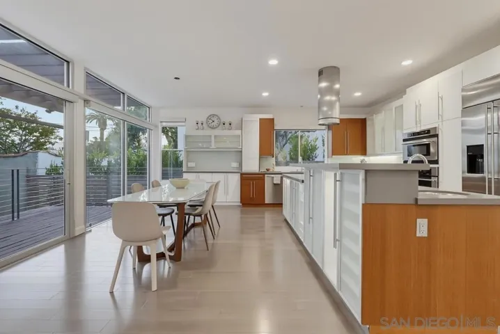 1306 Salisbury Rd, La Canada Flintridge, California 91012