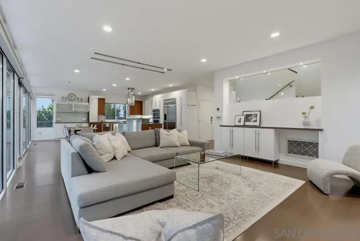 1306 Salisbury Rd, La Canada Flintridge, California 91012