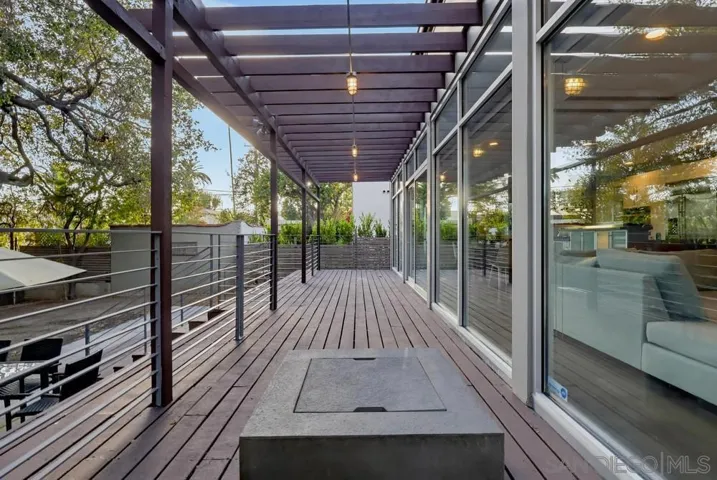 1306 Salisbury Rd, La Canada Flintridge, California 91012