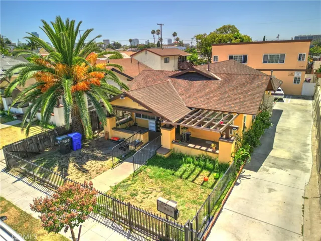 1073 1075 Hoffman, Long Beach, California 90813