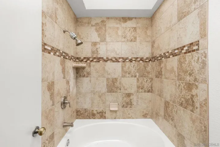 9260 Towne Centre Dr 17, San Diego, California 92121