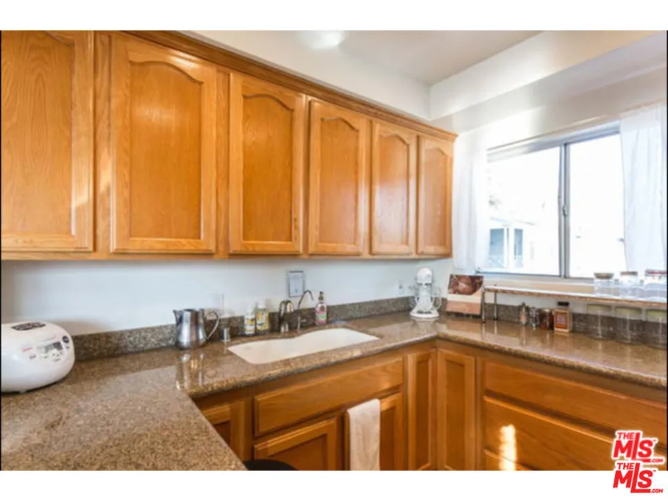 Kitchen-previous tenant