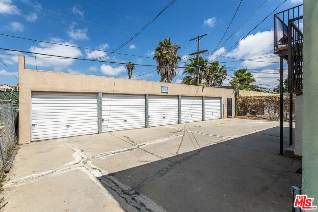 6124 S Victoria Avenue, Los Angeles, California 90043 — photo 5