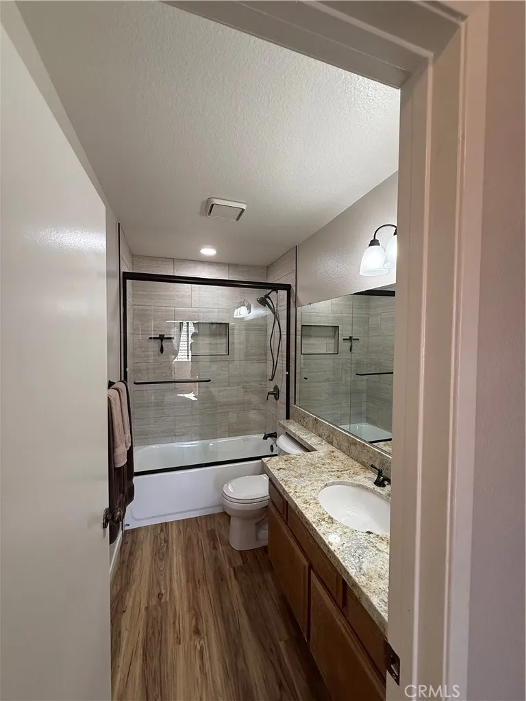 Bathroom 2 with full tub

