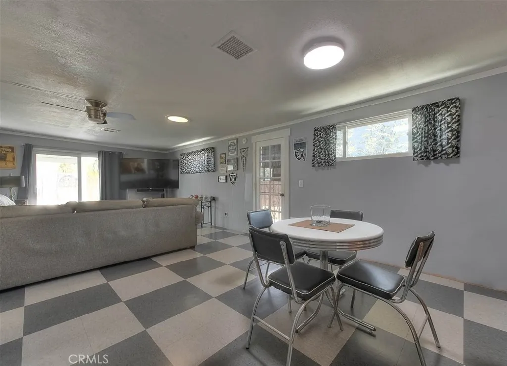 Family room 5