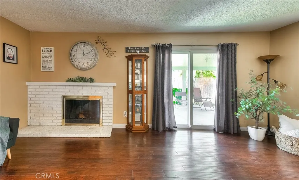 Living room 2
