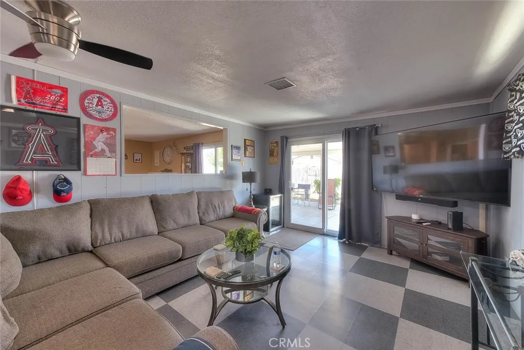 Family room 2