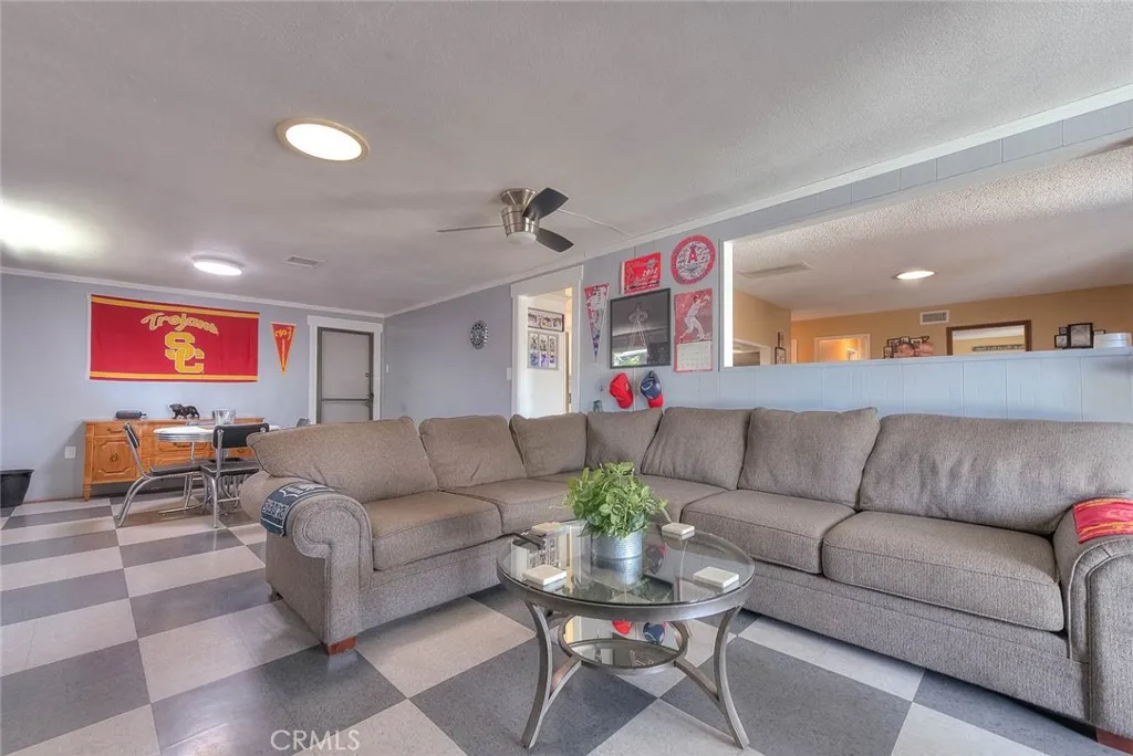 Family room 1