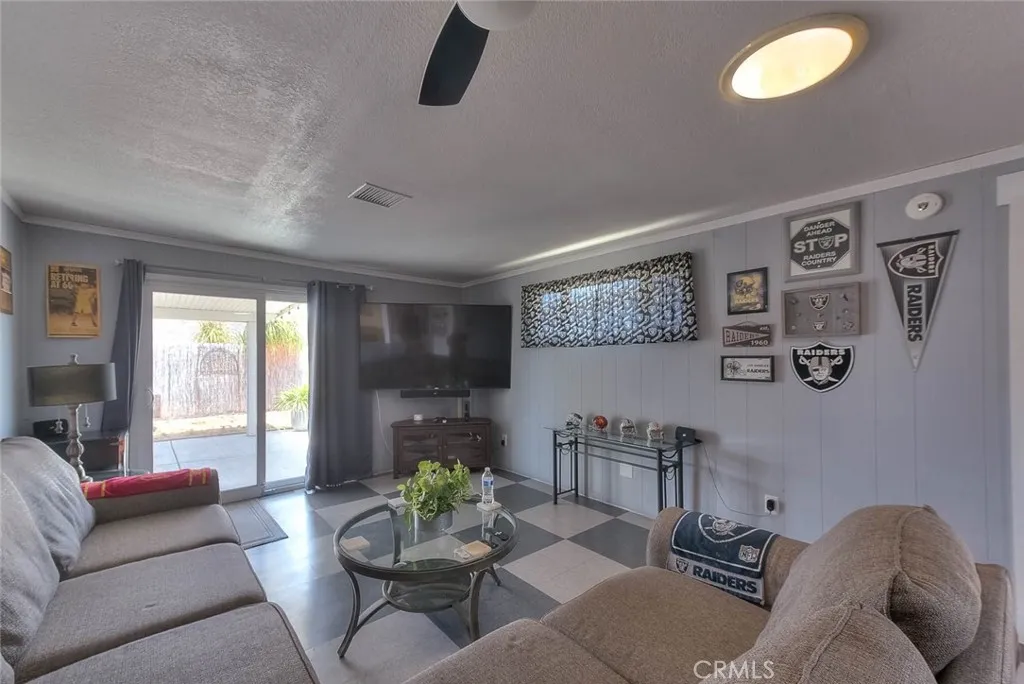 Family room 3