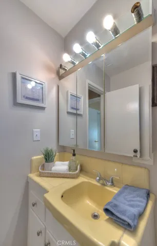 Hallway bathroom 2
