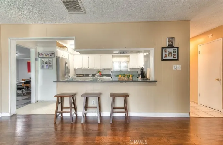 Living room 4