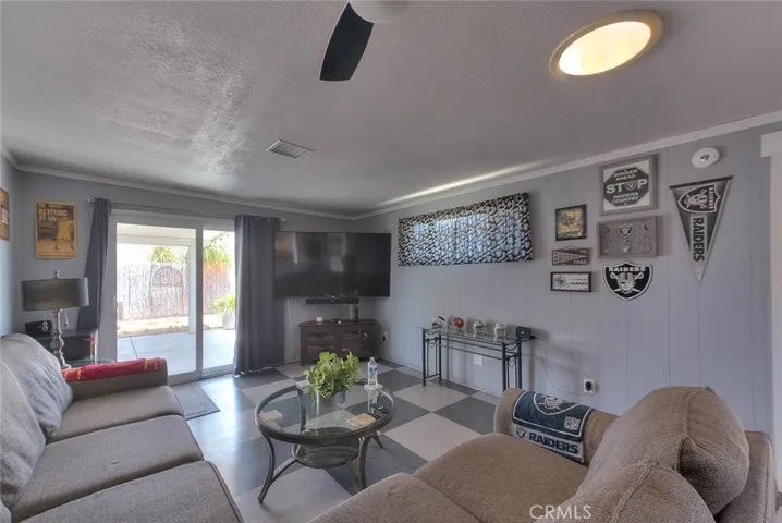 Family room 3
