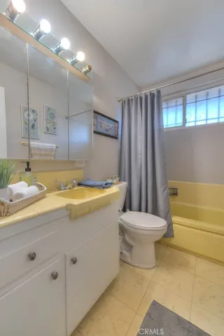 Hallway bathroom 1