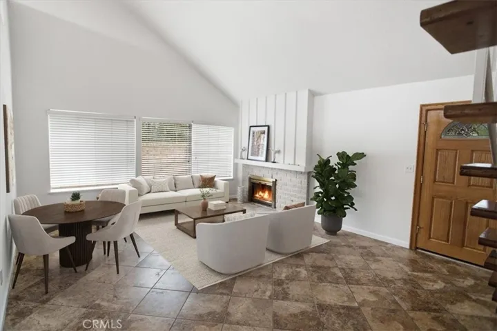 25348 Via Palacio, Valencia, California 91355