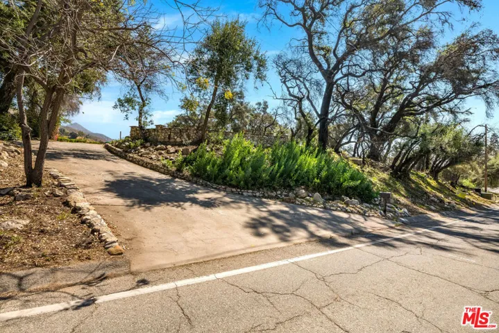 3172 Rubio Canyon Road, Altadena, California 91001