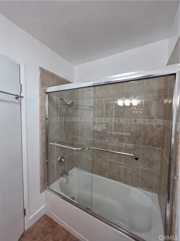 2nd Bathroom with shower and tub