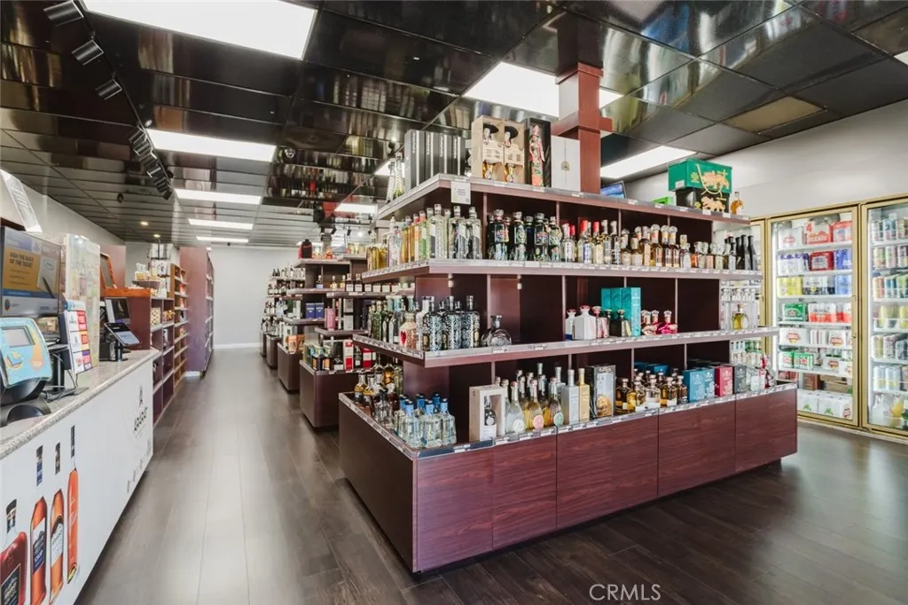 465 W Broadway, Glendale, California 91204 — photo 5