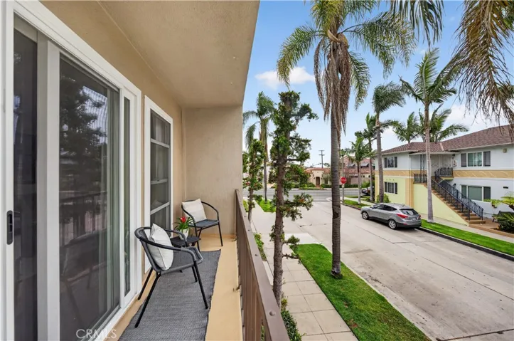 5301 E The Toledo 101, Long Beach, California 90803