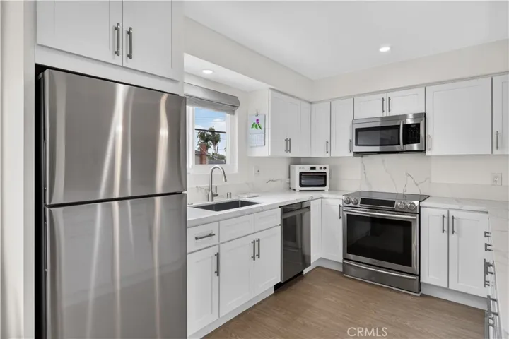 5301 E The Toledo 101, Long Beach, California 90803