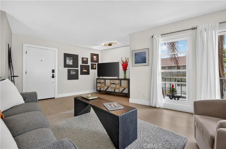 5301 E The Toledo 101, Long Beach, California 90803