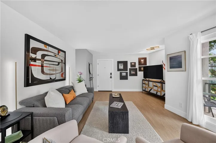 5301 E The Toledo 101, Long Beach, California 90803