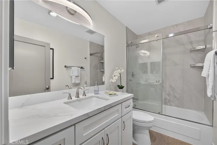 5301 E The Toledo 101, Long Beach, California 90803