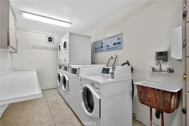 5301 E The Toledo 101, Long Beach, California 90803