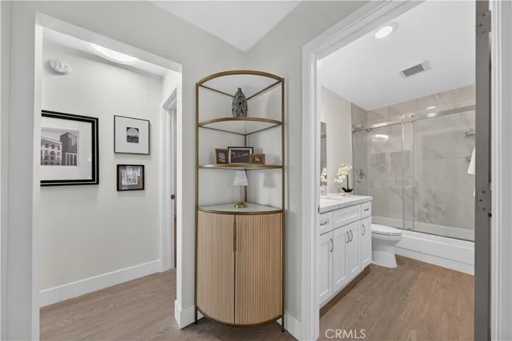 5301 E The Toledo 101, Long Beach, California 90803