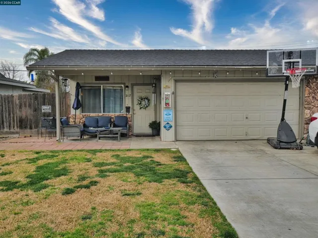 219 Kingston Lane, Modesto, California 95354-3128