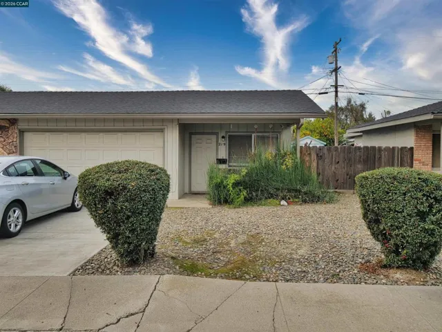 219 Kingston Lane, Modesto, California 95354-3128