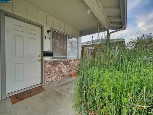 219 Kingston Lane, Modesto, California 95354-3128