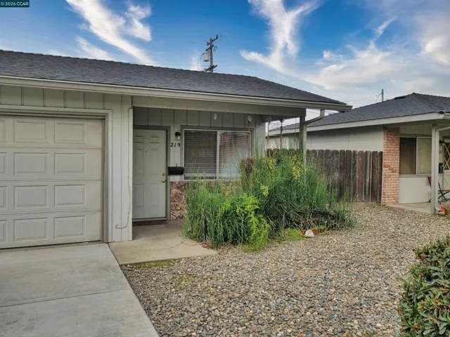 219 Kingston Lane, Modesto, California 95354-3128
