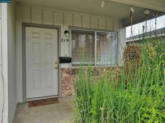 219 Kingston Lane, Modesto, California 95354-3128
