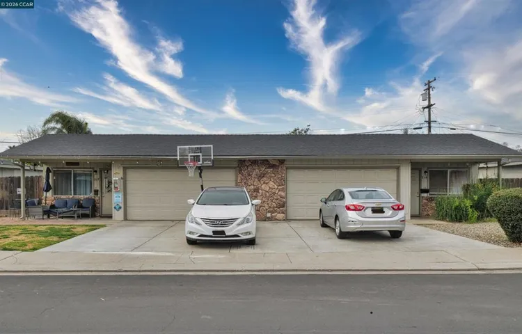 219 Kingston Lane, Modesto, California 95354-3128