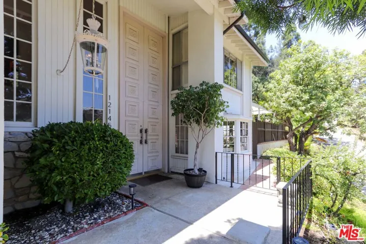 12145 La Casa Lane, Los Angeles, California 90049