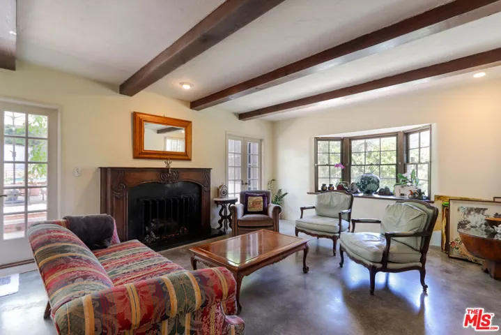 12145 La Casa Lane, Los Angeles, California 90049