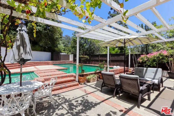 12145 La Casa Lane, Los Angeles, California 90049