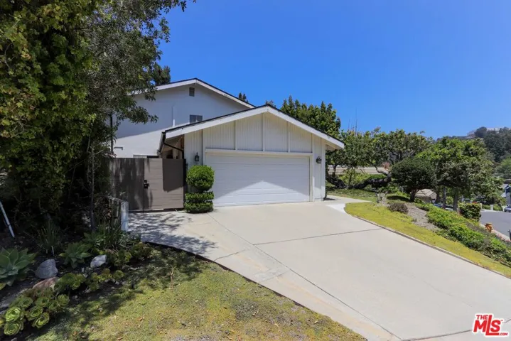 12145 La Casa Lane, Los Angeles, California 90049