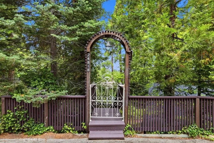 24818 Felsen Drive, Crestline, California 92325