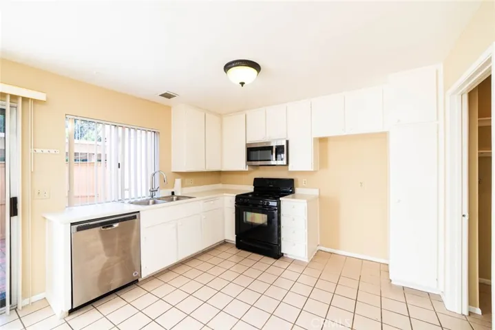 24 Elderglen, Irvine, California 92604