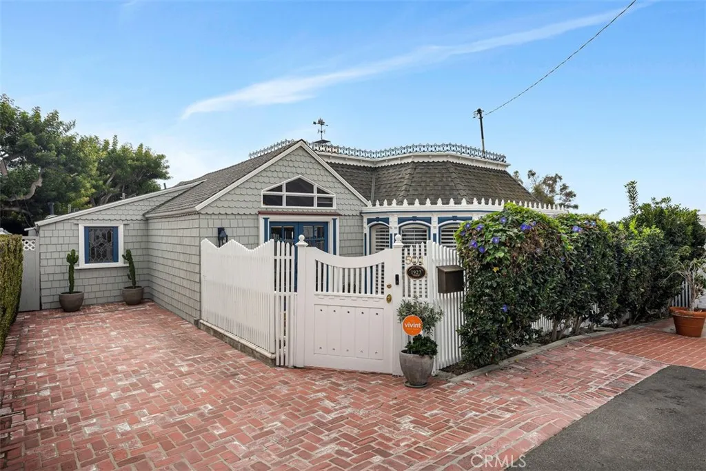 501 Lombardy Ln
